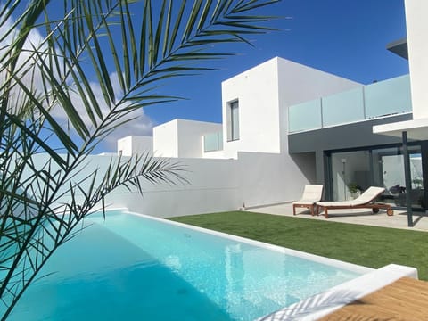 Garden, Swimming pool, sunbed