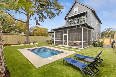 Music Manor, 3-King Beds w Pool,mins to Beach&D House in Mount Pleasant