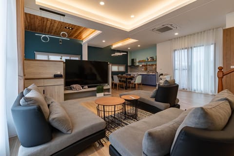 Communal lounge/ TV room, TV and multimedia