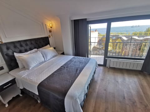 Bed, View (from property/room), Balcony/Terrace, Bedroom