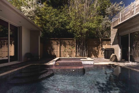 Contra House -Luxury Home With Pool House in Key West