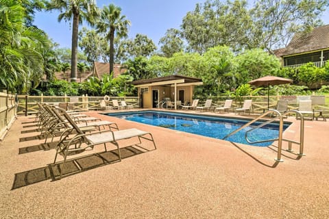 Walk to Beach Paniolo Hale Townhome with Ocean View House in Molokai