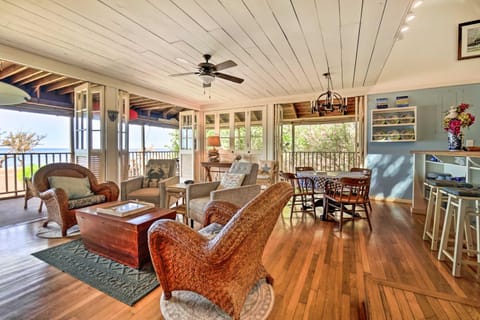 Walk to Beach Paniolo Hale Townhome with Ocean View House in Molokai