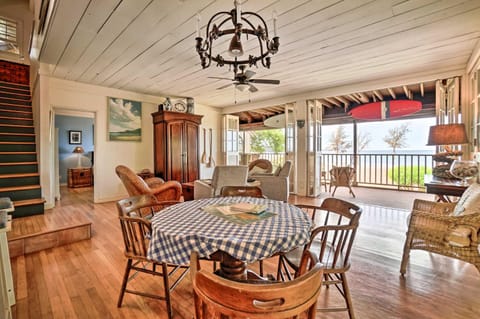 Walk to Beach Paniolo Hale Townhome with Ocean View House in Molokai