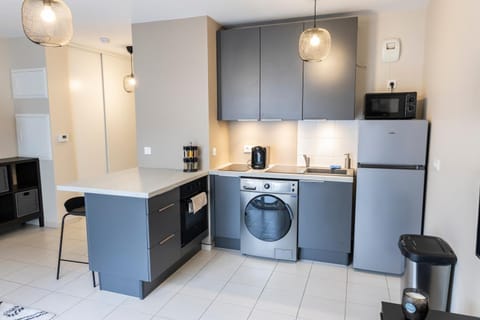 Coffee/tea facilities, Kitchen or kitchenette, minibar, oven, pet friendly, stove, washing machine