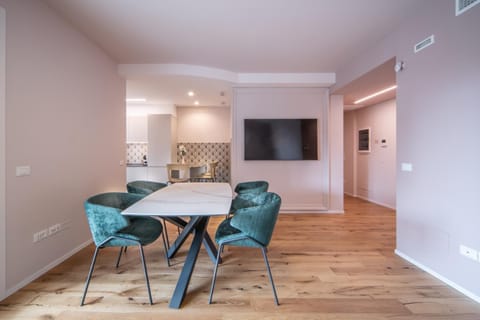 Living room, Seating area, Dining area, Evening entertainment