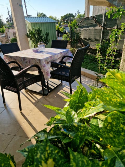 View (from property/room), Balcony/Terrace, Seating area, Dining area, Garden view, pet friendly