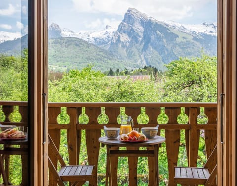 View (from property/room), Balcony/Terrace, Mountain view
