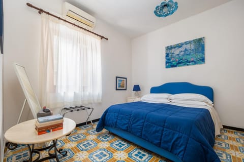 Bed, Photo of the whole room, Bedroom, air conditioner