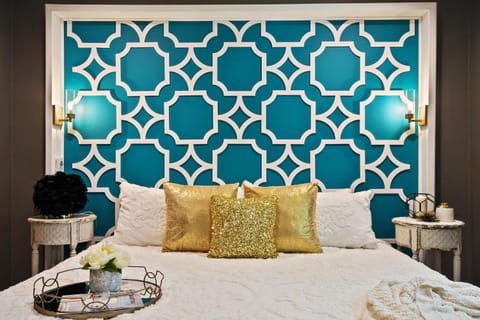 Bed, Seating area, Bedroom