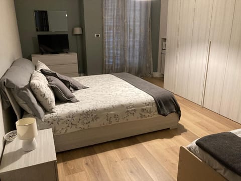 TV and multimedia, Photo of the whole room, Bedroom