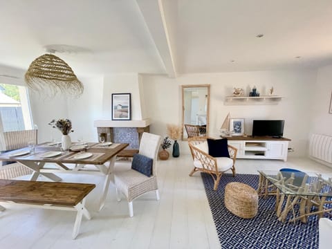 Maison chaleureuse avec Jacuzzi House in Brittany