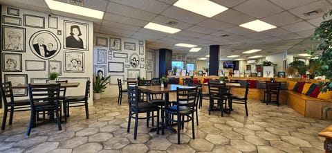 Restaurant/places to eat, Food close-up, Living room, Food and drinks, Seating area, Food, Meals, Breakfast