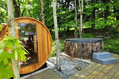 Hot Tub, Sauna
