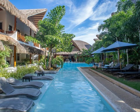 Property building, Day, Pool view, Swimming pool, sunbed