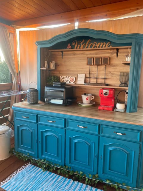 Amore del Mare, seaside family pace, free parking and wifi in Camp Dalmatino House in Šibenik-Knin County, Croatia