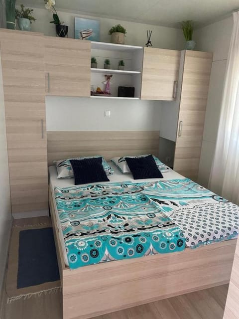 Bed, Photo of the whole room, Bedroom, wardrobe