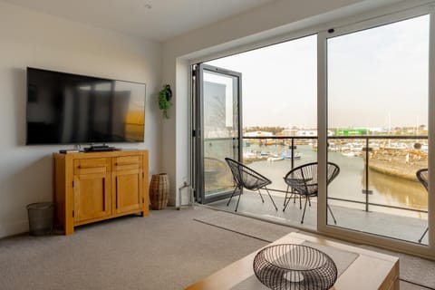 Natural landscape, TV and multimedia, View (from property/room), Balcony/Terrace, Living room