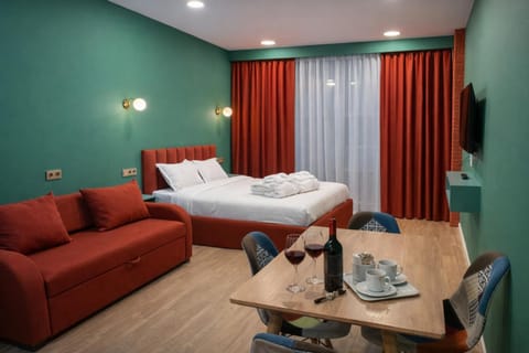 Bed, TV and multimedia, Living room, Photo of the whole room, Seating area, Dining area, Bedroom