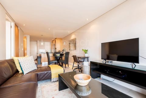 TV and multimedia, Living room, Seating area, Evening entertainment