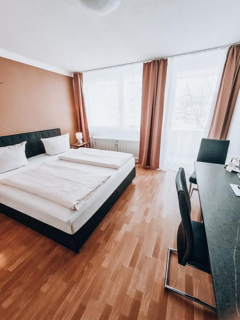 Bed, TV and multimedia, Balcony/Terrace, Photo of the whole room, Bedroom, heating, internet, locker, safe