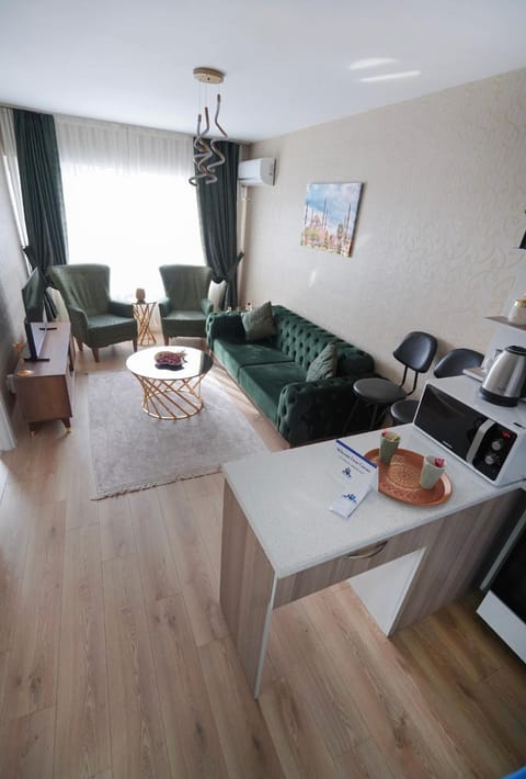 TV and multimedia, Kitchen or kitchenette, Living room, Seating area