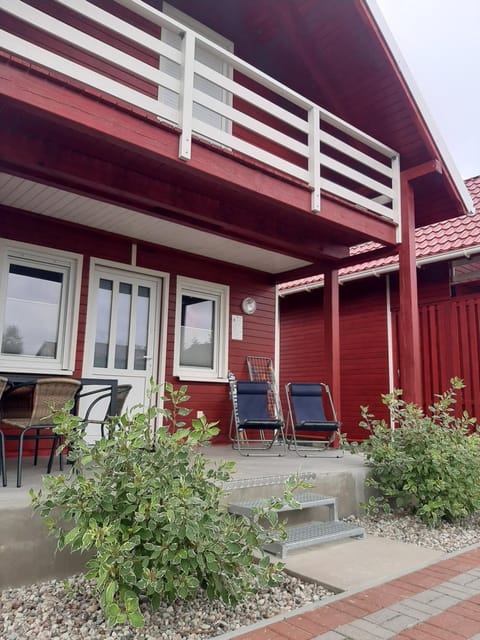 Property building, Patio, Facade/entrance, Balcony/Terrace