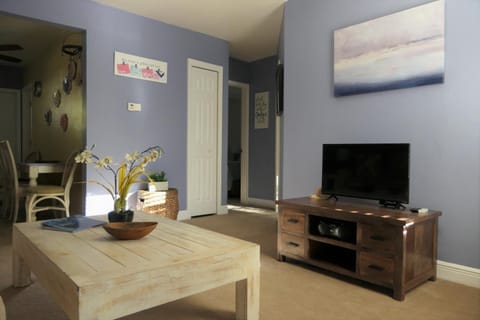 Communal lounge/ TV room, TV and multimedia, Living room