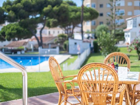 Patio, Swimming pool