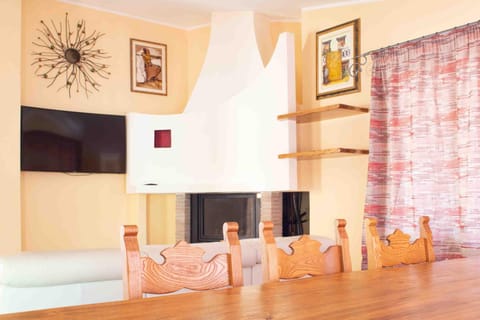 TV and multimedia, Living room, Seating area, Evening entertainment, flat iron
