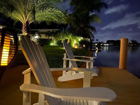 Night, Natural landscape, View (from property/room), Balcony/Terrace, Seating area, Lake view