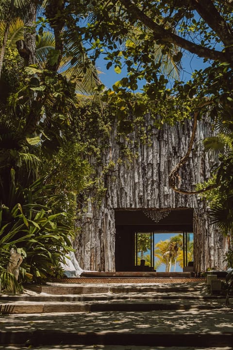 Facade/entrance