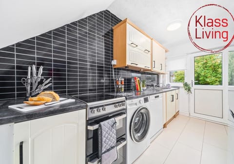 Coffee/tea facilities, Kitchen or kitchenette, Decorative detail, Guests, group of guests, Family