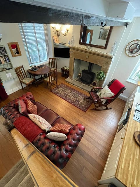 TV and multimedia, Kitchen or kitchenette, Living room, Seating area, Dining area