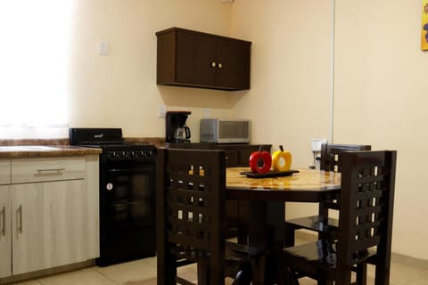 Kitchen or kitchenette, Dining area, Food, oven