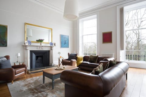 TV and multimedia, Living room, Seating area, flat iron
