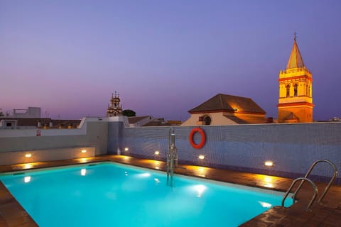 Night, Swimming pool, sunbed