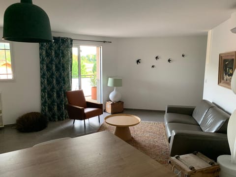 Saint-Péray : La Chapelle du Prieuré Apartment in Provence-Alpes-Côte d'Azur