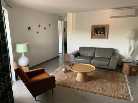 Saint-Péray : La Chapelle du Prieuré Apartment in Provence-Alpes-Côte d'Azur