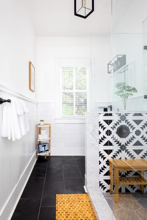 Downtown, Updated, Single Story & WD House in Phenix City