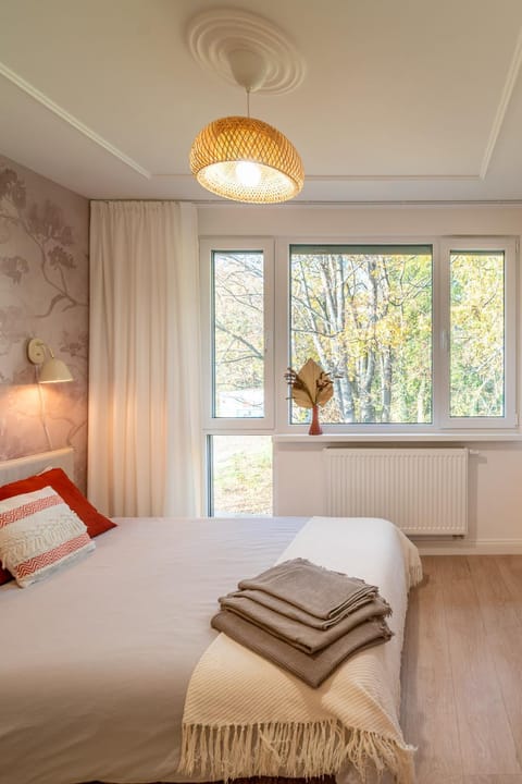 Bed, Photo of the whole room, Bedroom, Garden view, towels