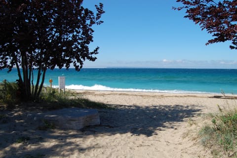 Secluded Sunset Hotel in Glen Arbor