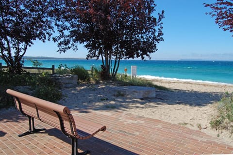 Secluded Sunset Hotel in Glen Arbor