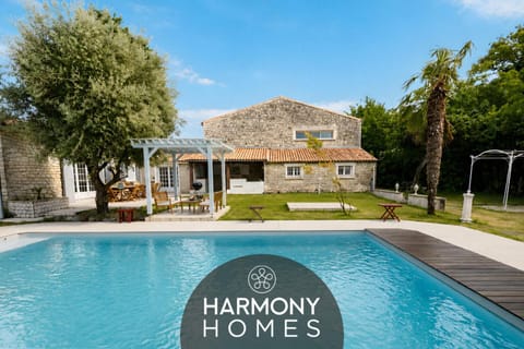 Property building, Day, Property logo or sign, Garden, Swimming pool