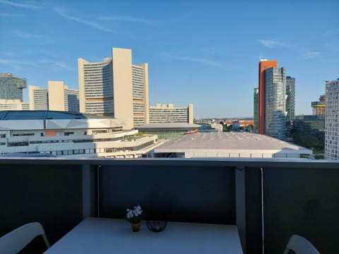 View (from property/room), Balcony/Terrace, City view