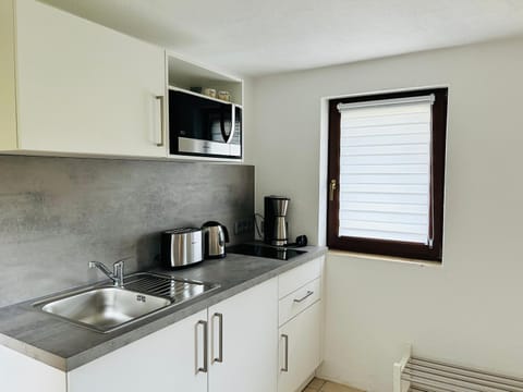 Coffee/tea facilities, Kitchen or kitchenette, minibar, stove, toaster