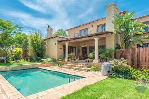 Property building, Garden, Garden view, Pool view, Swimming pool