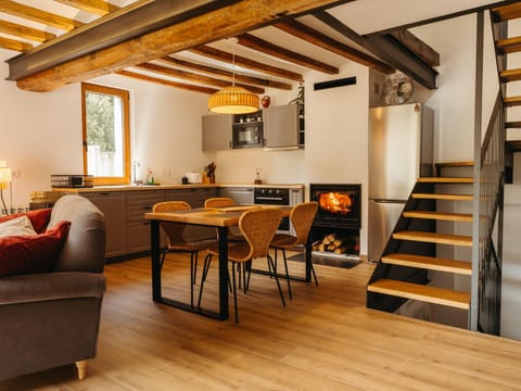 Dining area, kitchen