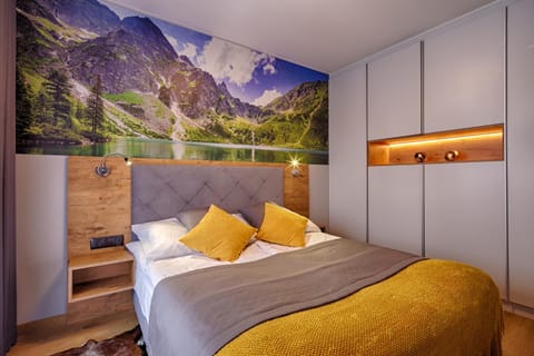 Bed, Bedroom, microwave, wardrobe