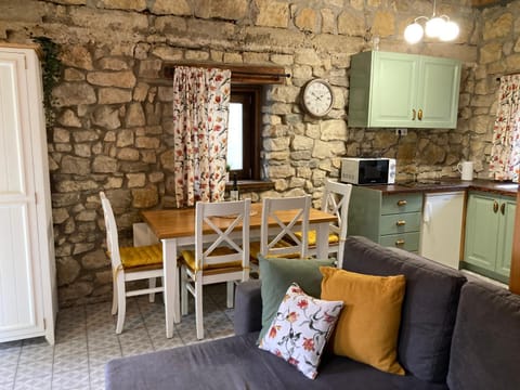 Kitchen or kitchenette, Living room, pet friendly
